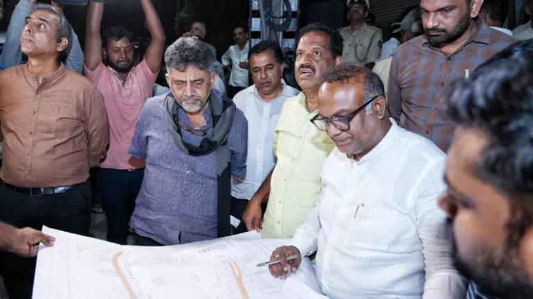 DK-Shivakumar-Bengaluru-Potholes-Checks