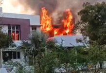 ಬಳ್ಳಾರಿಯಲ್ಲಿ ಮುಂದುವರಿದ ರಾಜಕೀಯ ಉದ್ವಿಗ್ನತೆ; ಜನಾರ್ದನ ರೆಡ್ಡಿ ಮಾಡೆಲ್ ಹೌಸ್ ಗೆ ಬೆಂಕಿ!